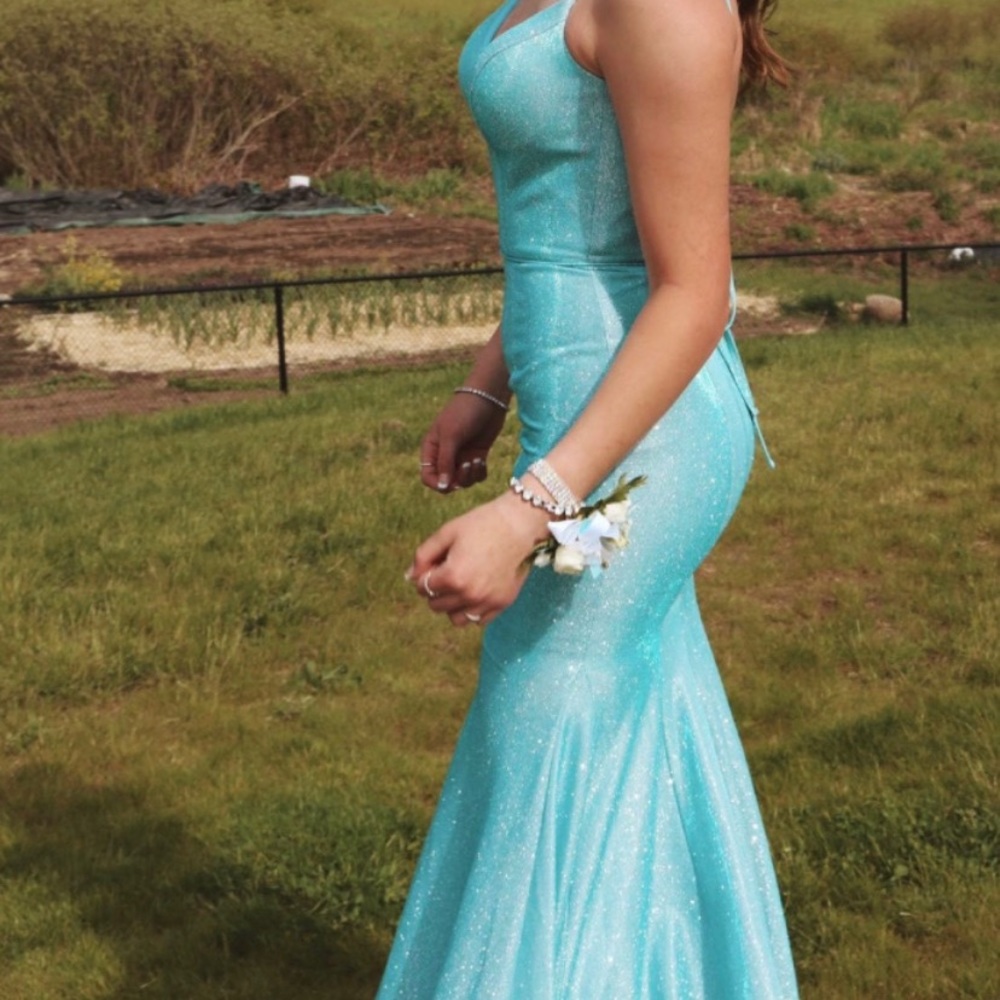 Sparkly blue prom dress!!!!!
